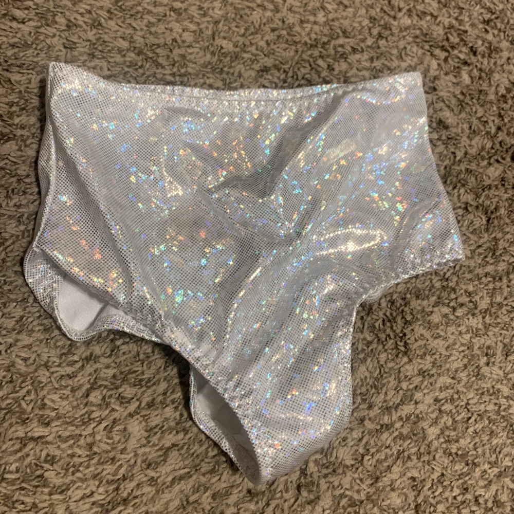 Iheartraves bottom